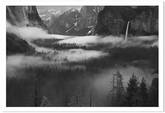 Brouillard flottant dans la vallée de Yosemite - tableau paysage