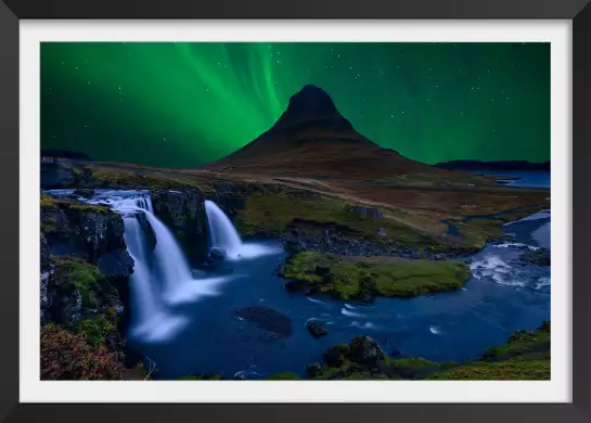 Kirkjufell et ciel vert boréal - poster paysage