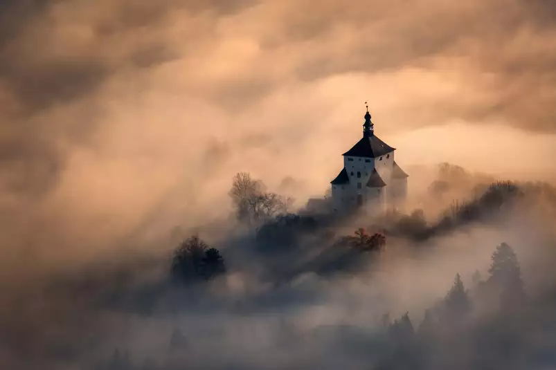 Château dans la brume - paysage hiver