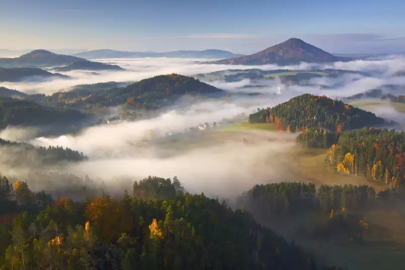 Colline et féerie d' automne - paysage montagne
