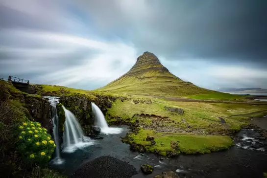 Chute d'eau et montagne - papier peint nature