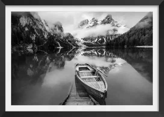 Lac de braies en n&b - affiche noir et blanc