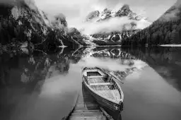 Lac de braies en n&b - affiche noir et blanc