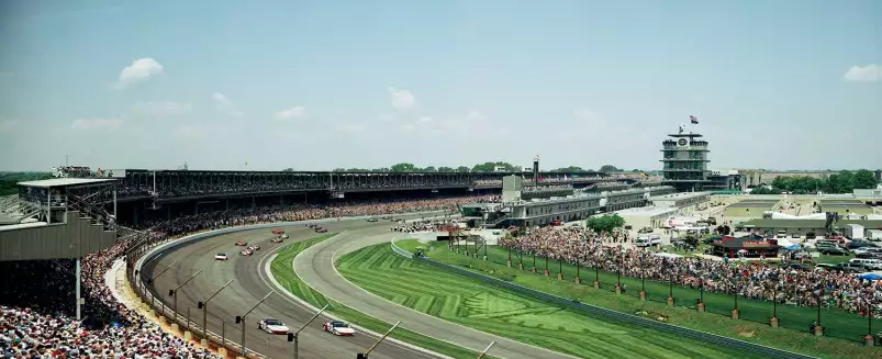 Vitesse et adrenaline sur Indianapolis - affiche sport