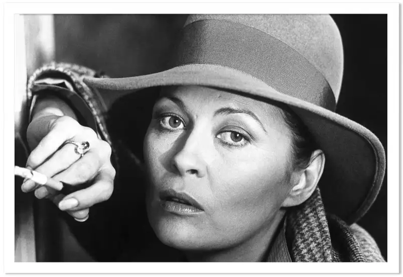 Faye Dunaway - Portrait d'actrice américaine en noir et blanc