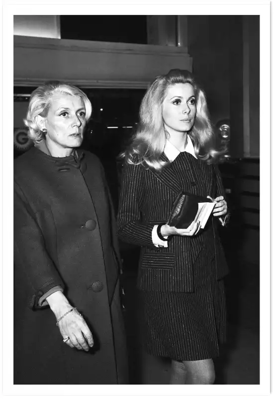 Catherine Deneuve et Renée simonot - poster acteurs et actrices celebres