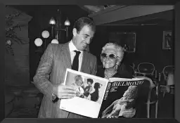 Jean Paul Belmondo  et sa mère - affiche acteur noir et blanc