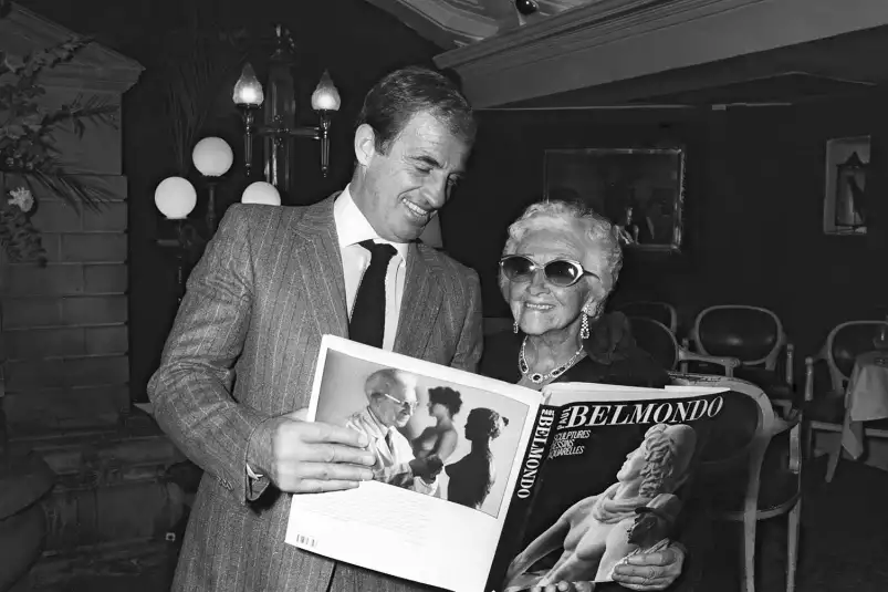 Jean Paul Belmondo  et sa mère - affiche acteur noir et blanc