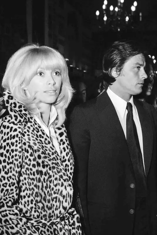 Souvenir Mireille Darc et Alain Delon - photos noir et blanc célébrités