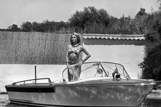 Brigitte Bardot à Ramatuelle - photo actrice noir et blanc