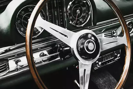 Tableau de bord chrome - affiche de vehicule