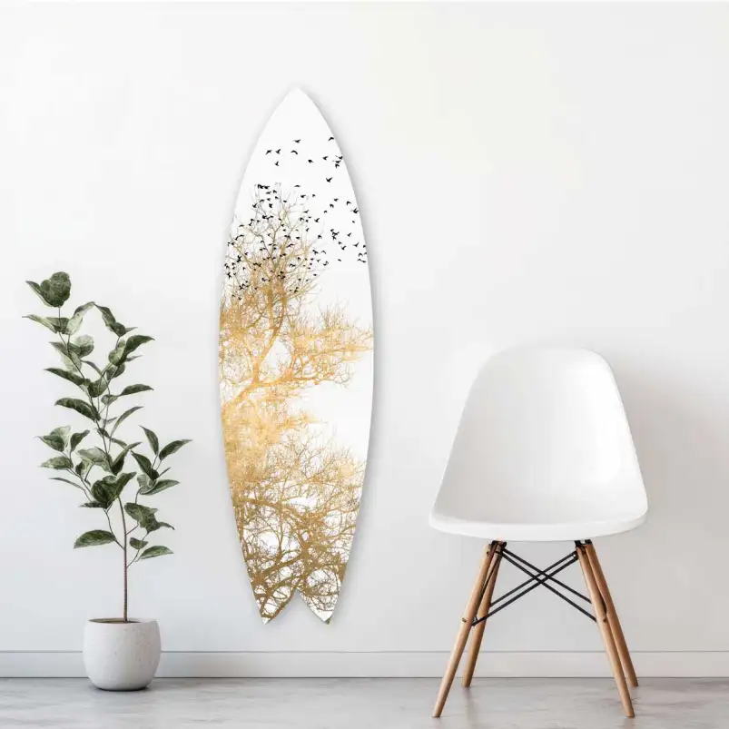 Planche de surf décorative blanche et dorée