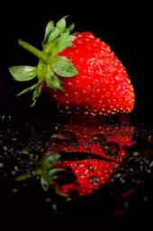 Le reflet de la fraise - affiche fruits