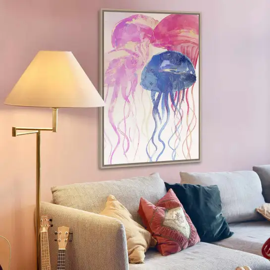 Affiche marine à l’aquarelle : le ballet des méduses dans des tons rose et bleu pour une déco originale.