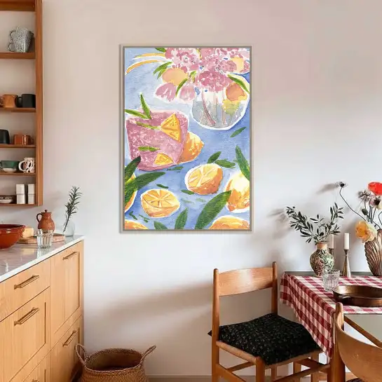 Apportez une ambiance estivale à votre intérieur avec cette affiche de cocktail aux citrons et fleurs.