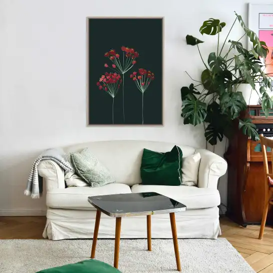 Affiche fleurs rouges sur fond sombre pour apporter du caractère à votre décoration murale.