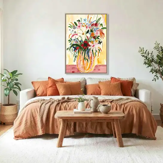 Un bouquet de fleurs de saison dans un vase pour une décoration murale élégante