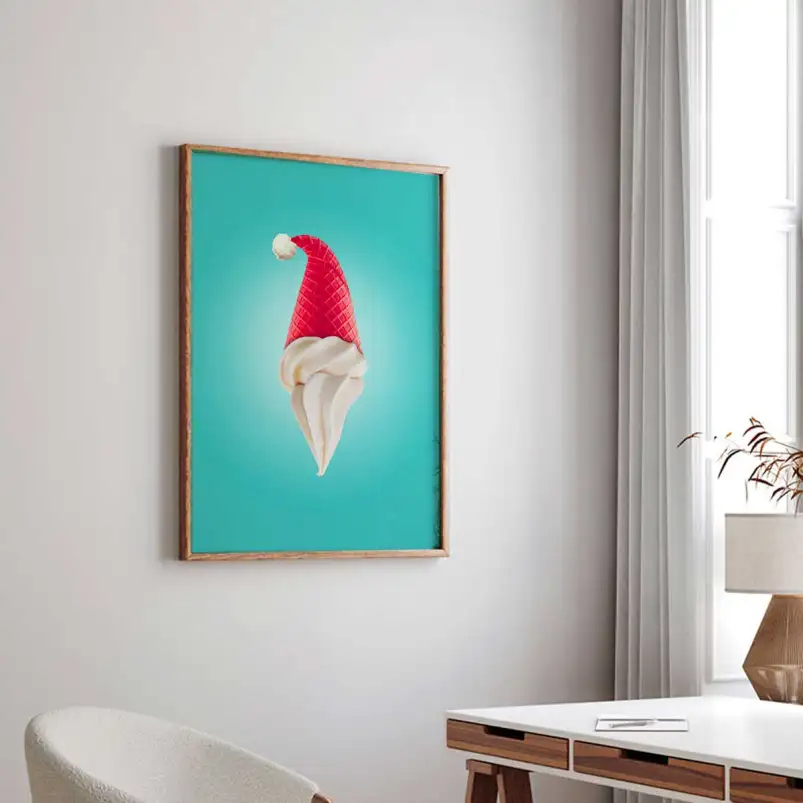 Affiche glace avec bonnet de Noël pour une décoration festive et humoristique.