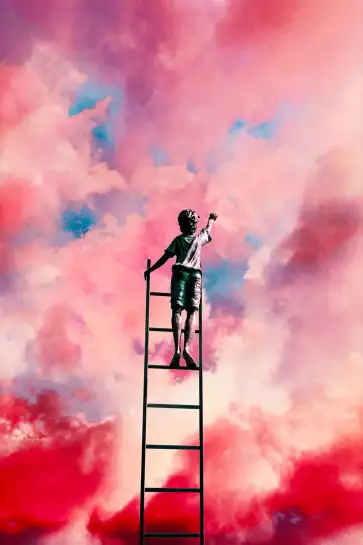 Affiche surréaliste enfant sur échelle - ciel et nuages roses