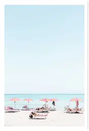 Affiche transats et parasols rose sur la plage