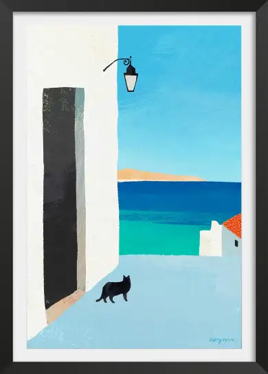 Chat noir dans une ruelle méditerranéenne, charme du Sud