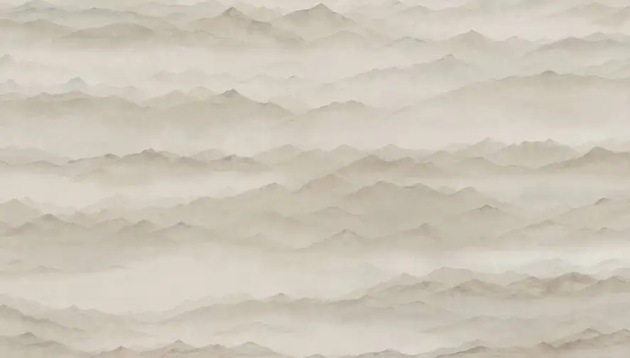 Papier peint Vallée d'opale représentant un panorama de montagnes sous la brume aux nuances douces de blanc cassé