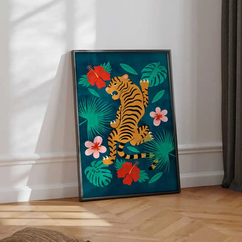 Affiche deux tigres face à face dans un décor tropical pour une décoration murale élégante inspirée de la jungle. Une création