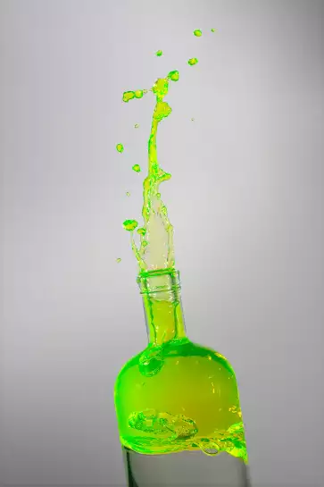 Bouteille fluo - poster cocktail
