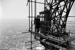 Antenne sur la tour eiffel,1950 - poster paris vintage