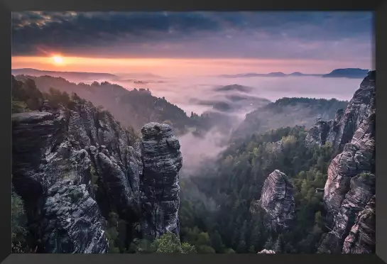 Sunrise on the rocks - affiche montagne