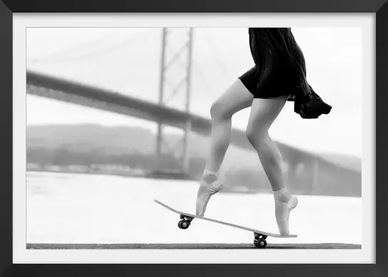 Skater girl - cadre contemporain