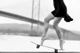 Skater girl - cadre contemporain