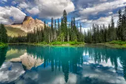 Lac bleu éméraude - tableau montagnes