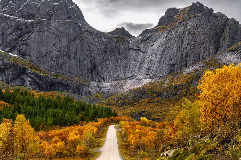 Lofoten, face au mur - paysage montagne