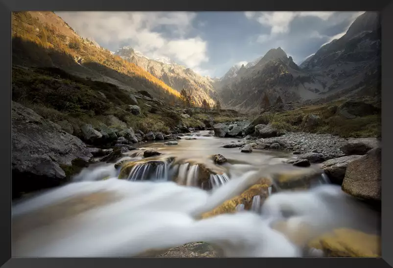 Rivière des alpes - paysage montagne