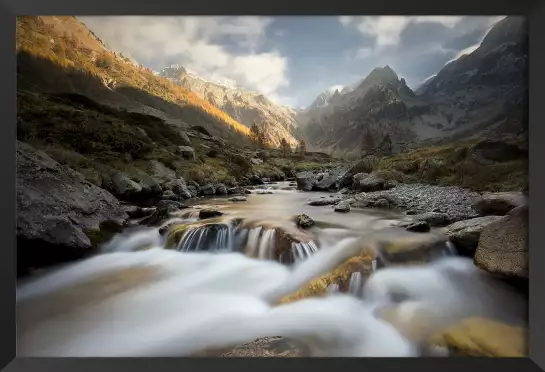 Rivière des alpes - paysage montagne