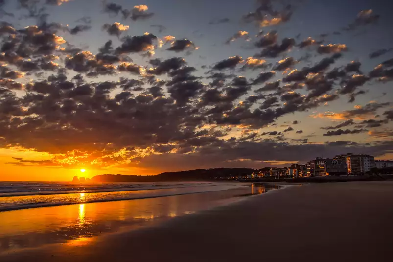 Les deux jumeaux au coucher du soleil - affiche paysage ocean