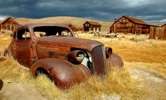 Vieille voiture champ de blé - papier peint panoramique paysage