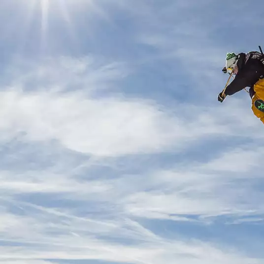Sport jumping ski - papier peint panoramique montagne