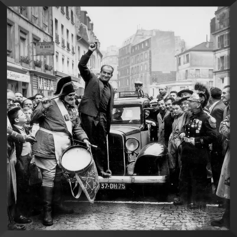 Louis de Funes à Montmartre en 1958 - photo acteur noir et blanc