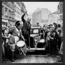 Louis de Funes à Montmartre en 1958 - photo acteur noir et blanc