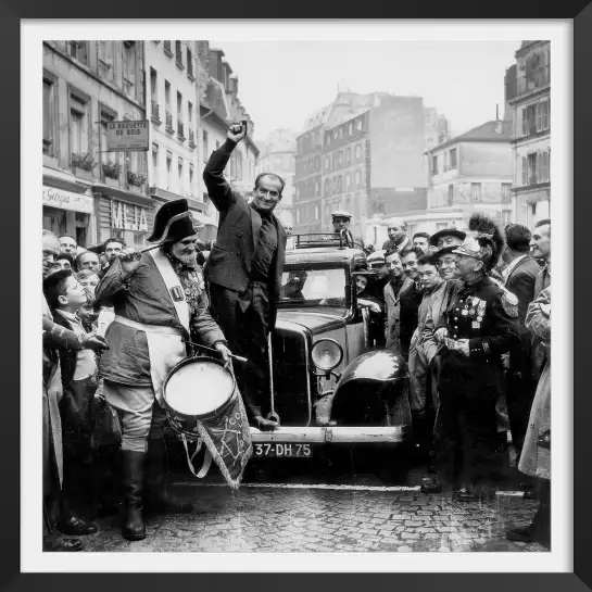 Louis de Funes à Montmartre en 1958 - photo acteur noir et blanc