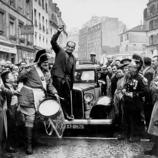 Louis de Funes à Montmartre en 1958 - photo acteur noir et blanc