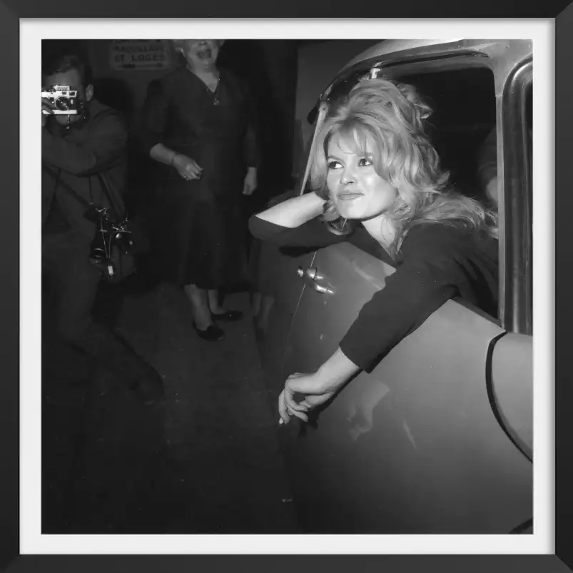 Bardot devant ses loges - photo de célébrités