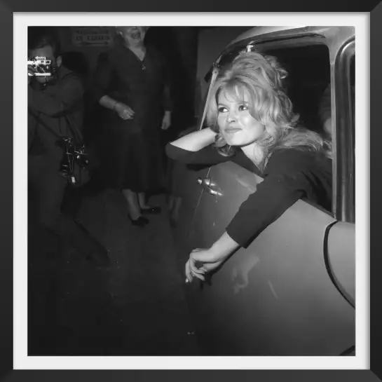 Bardot devant ses loges - photo de célébrités