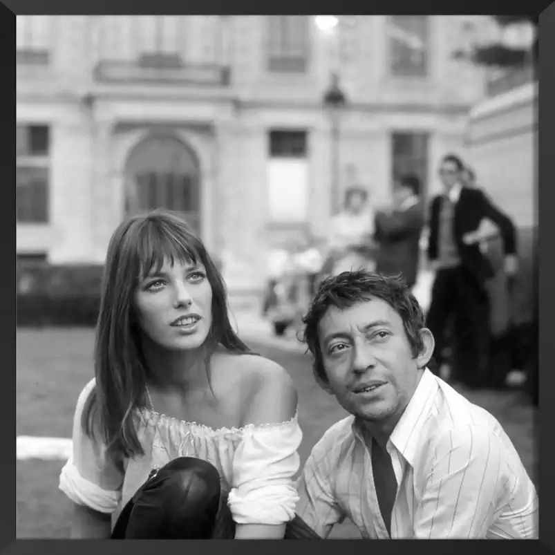 Jane Birkin et Serge Gainsbourg aux tuileries en 1969 - photo de célébrités