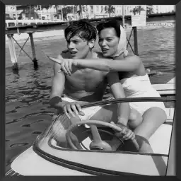 Alain Delon au Festival de Cannes en 1958 - photo acteur noir et blanc