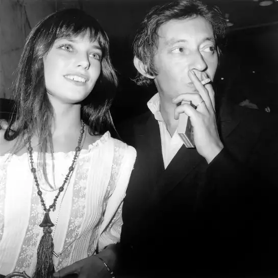Jane et Serge à la première d'un film en 1970 - photo acteur noir et blanc