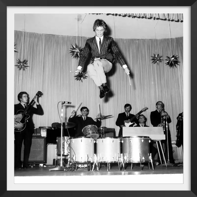 Claude François en concert en 1966 - photo de célébrités