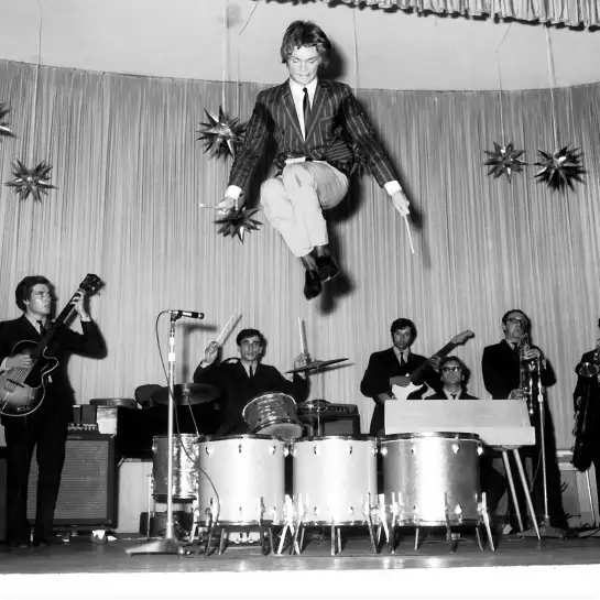 Claude François en concert en 1966 - photo de célébrités